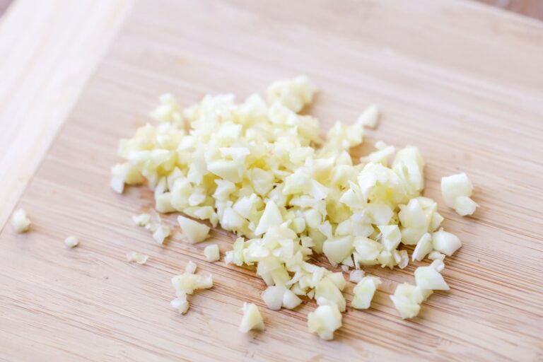 what does clove garlic minced mean